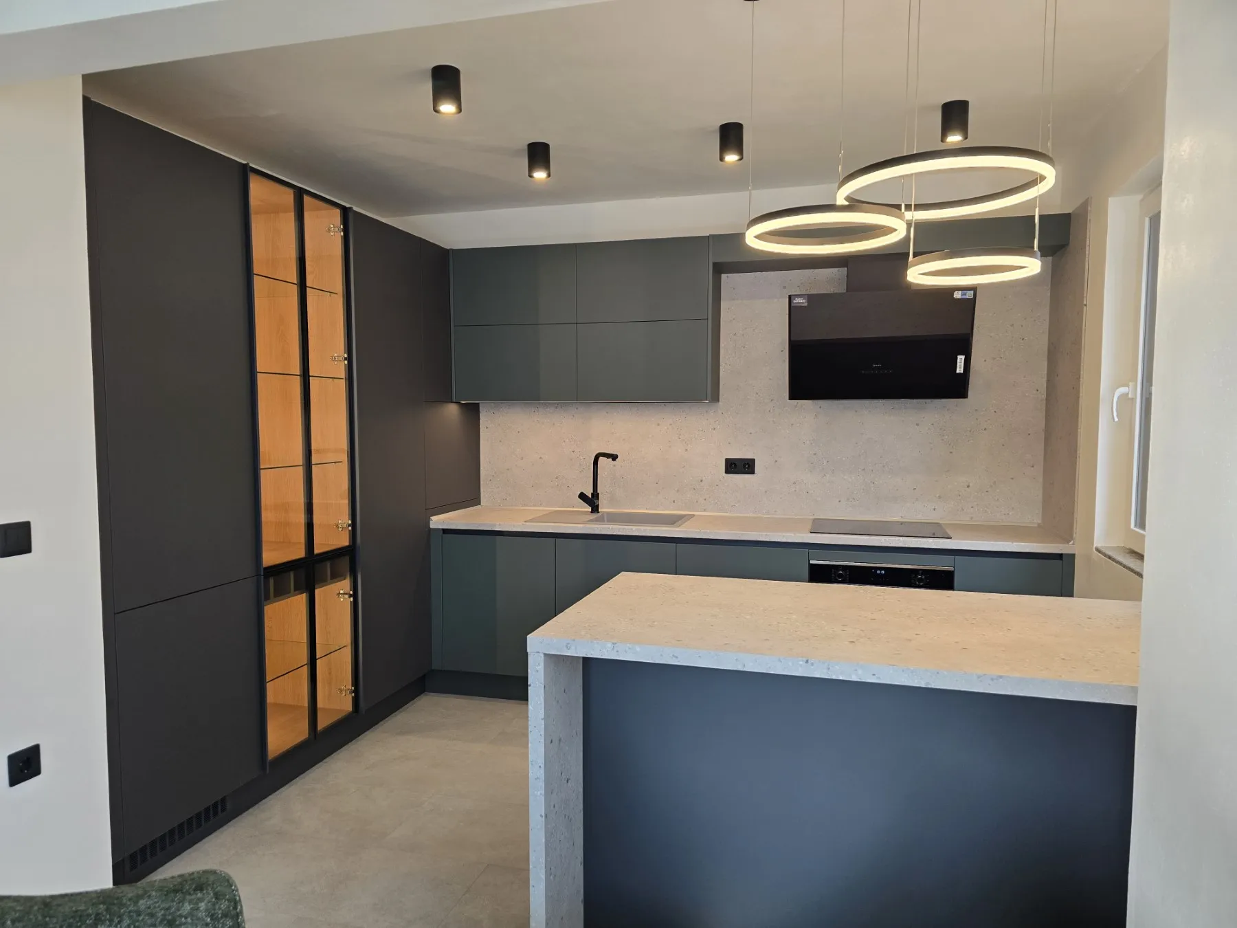 Кухня с остров по поръчка