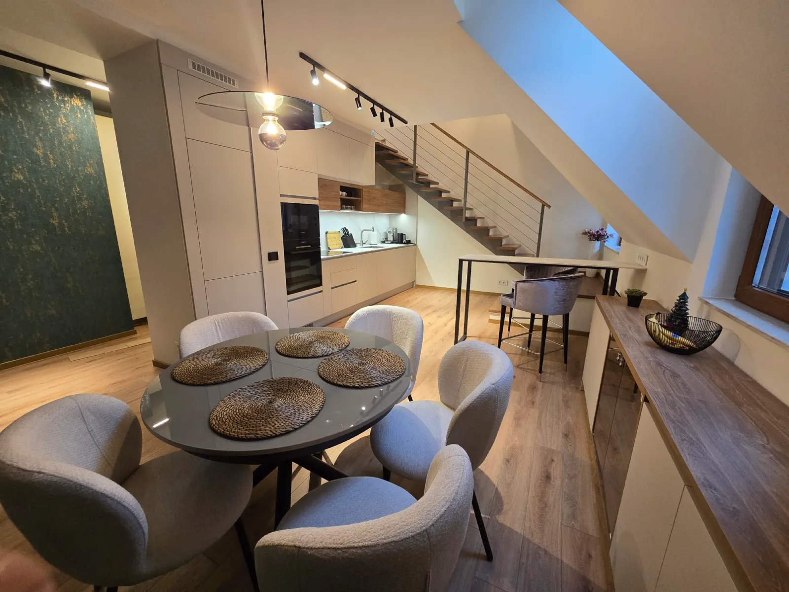 Идеи за хол по поръчка